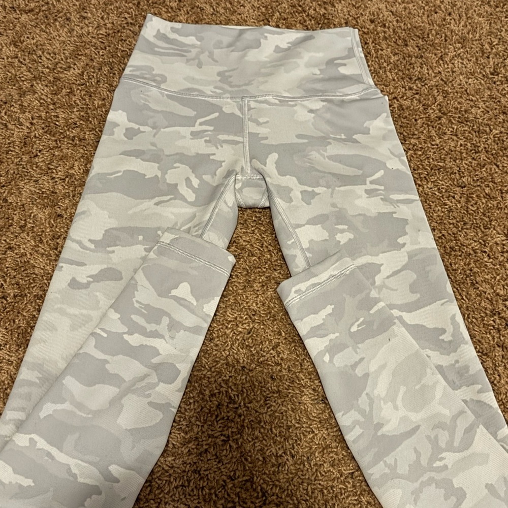 lululemon athletica Women's Leggings - Light Gray Camouflage - Picture 6 of 7